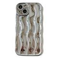 iPhone 15 3D Linear Wavy Case - srebrny