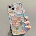 Etui TPU do iPhone 15 z falistymi krawędziami - Kwiaty