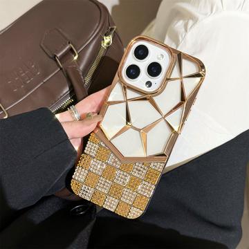 Etui na iPhone\'a 16 Pro Max z geometrycznym wzorem w romby - złote