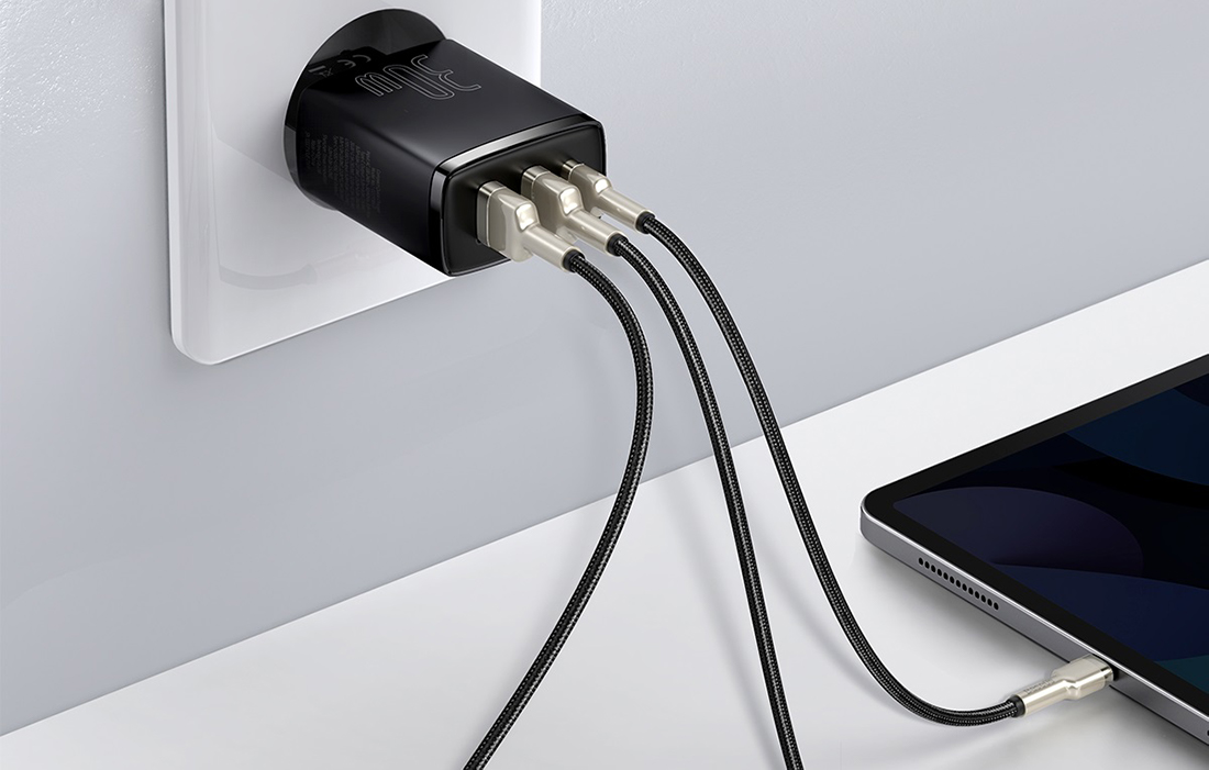 Baseus Compact Quick Charger 30W - USB-C PD, 2xUSB - Czarny